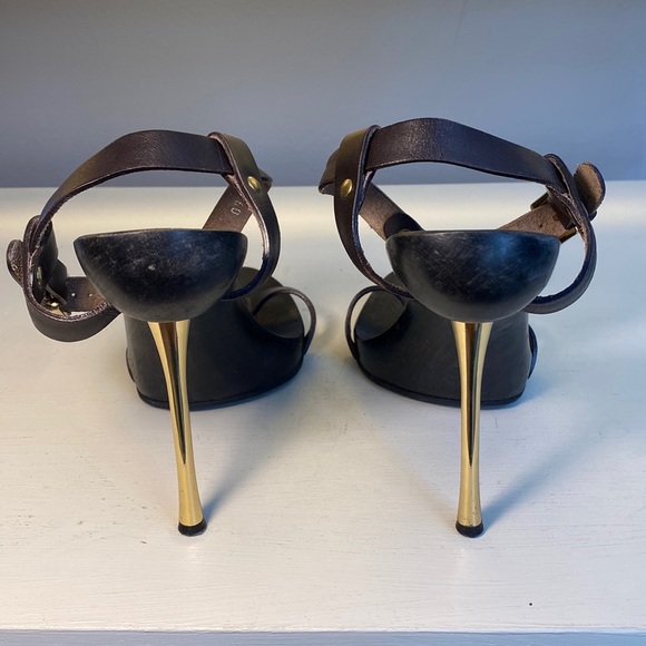 VINTAGE GUCCI! Dark brown bridle strap leather. Golden hardware & heels. - Picture 6 of 14